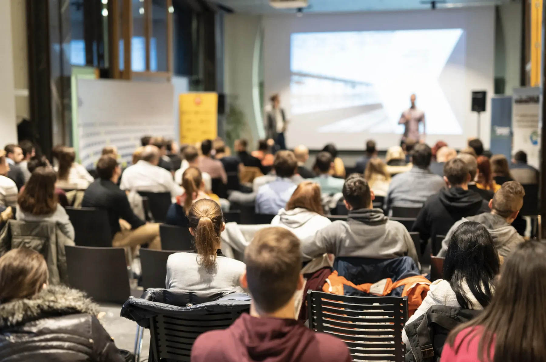 Capacitación a empresas en prevención A&D.